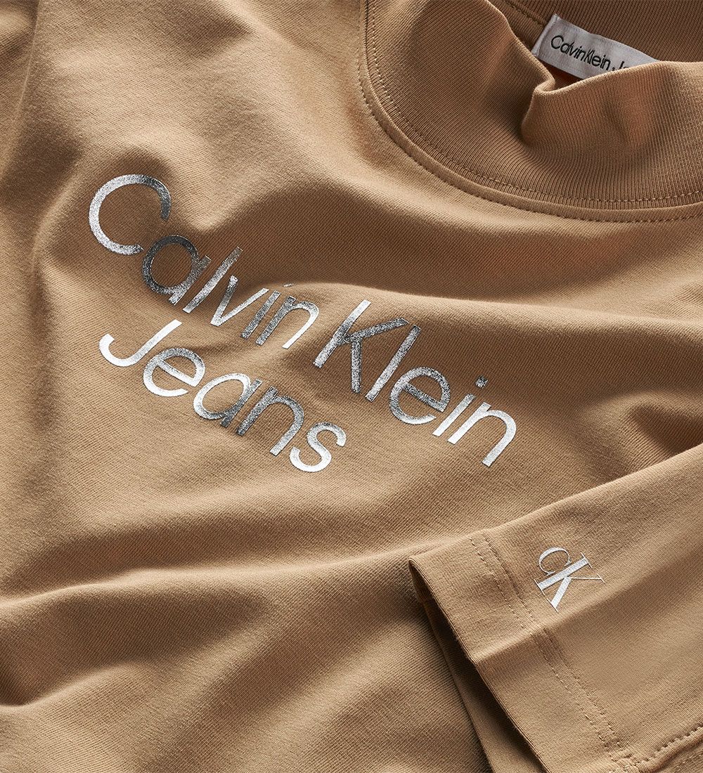Calvin Klein T-shirt - Cut Seams Stack - Timeless Camel