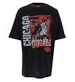 New Era T-Shirt - NBA Player Graphic - Chicago Bulls - Sort