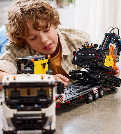 LEGO® Technic - Volvo FMX-lastbil og EC230 Gravemaskin - 42175