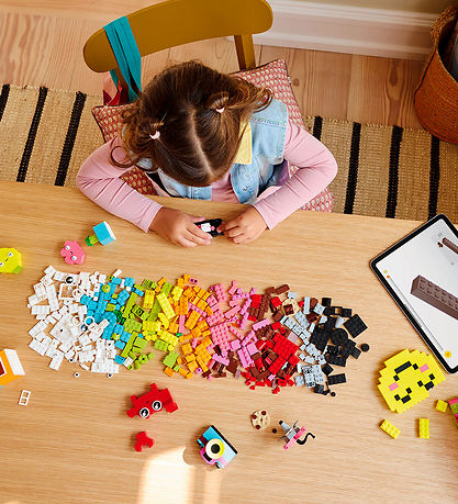 LEGO® Classic - Kreativ Glad Æske 11042 - 680 Dele