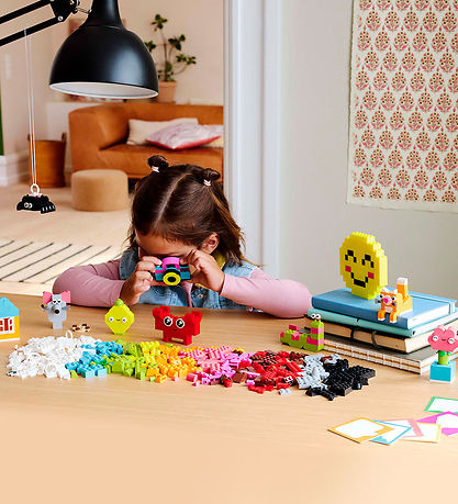 LEGO® Classic - Kreativ Glad Æske 11042 - 680 Dele