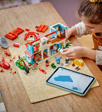 LEGO® Disney - Strandhuset fra Lilo og Stitch 43268 - 834 Dele