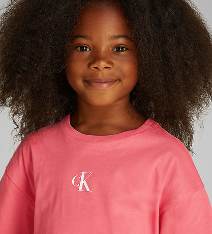 Calvin Klein T-shirt - CK Logo Boxy - Deep Crimson Fruit