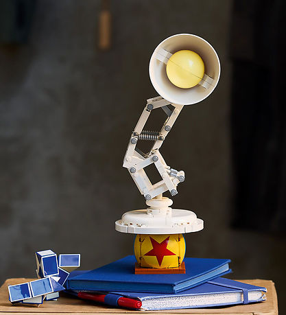 LEGO® Ideas - Disney Pixar Luxo Jr. 21357 - 613 dele