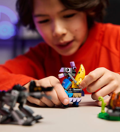 LEGO® Fortnite - Peely og Sparkplugs lejr 77075 - 250 Dele