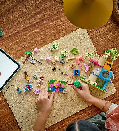 LEGO® Friends - Katte-fødselsdagsfest og trætophus 42666 - 321 D