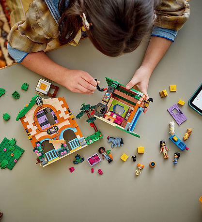 LEGO® Friends - Ponyfarm Og Stald 42654 - 727 Dele