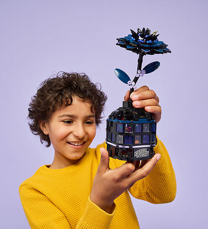 LEGO® Wednesday - Sort Dahlia Blomst 76784 - 358 Dele