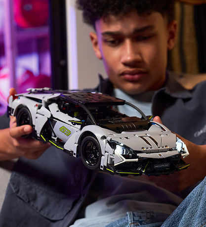 LEGO® Technic - Lamborghini Revuelto 42214 - 1135 Dele