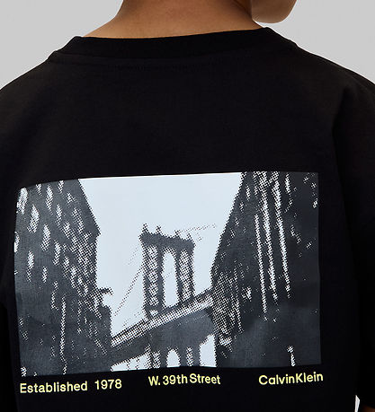 Calvin Klein T-shirt - City Scene - CK Black
