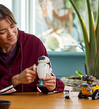 LEGO® Disney - WALL-E Og Eva - 43279 - 811 Dele