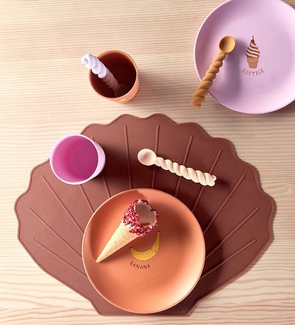 OYOY Dækkeserviet - Scallop - Nutmeg