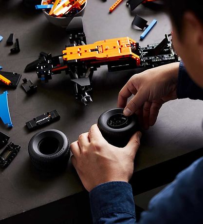 LEGO Technic - McLaren Formula 1-racerbil 42141 - 1432 Dele