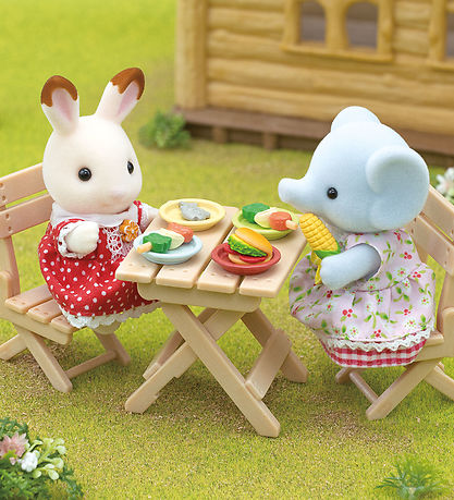 Sylvanian Families - BBQ Picnic Set - Elephant Girl - 5640