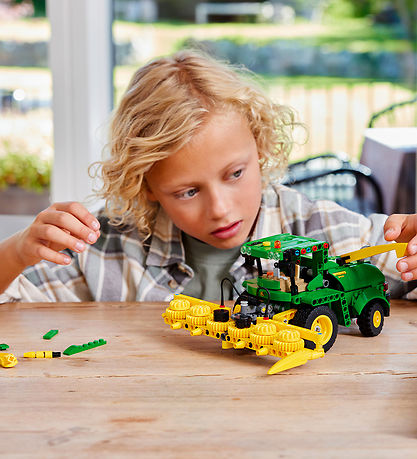 LEGO Technic - John Deere 9700 Forage Harvester 42168 - 559 Del