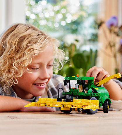 LEGO Technic - John Deere 9700 Forage Harvester 42168 - 559 Del
