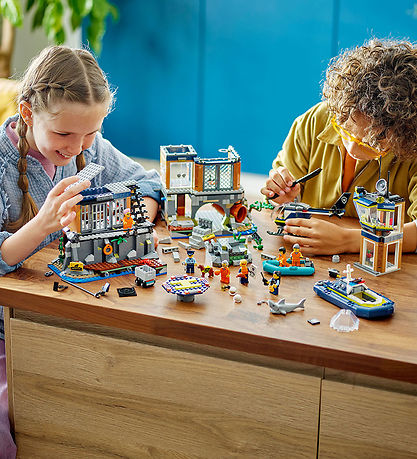 LEGO® City - Politiets fængselsø 60419 - 980 Dele