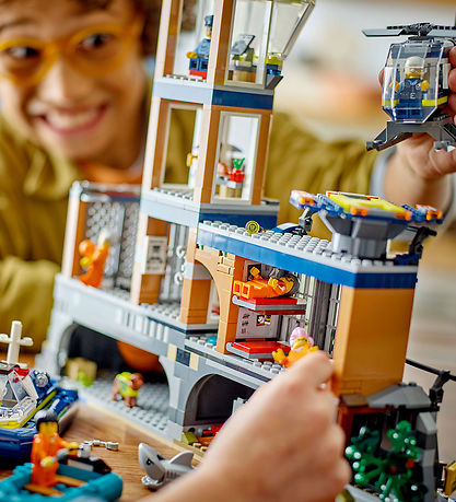 LEGO® City - Politiets fængselsø 60419 - 980 Dele