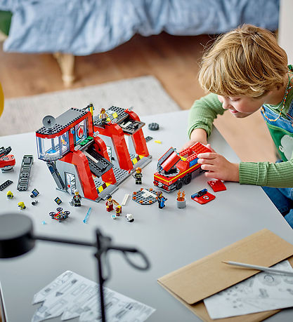 LEGO® City - Brandstation Med Brandbil 60414 - 843 Dele