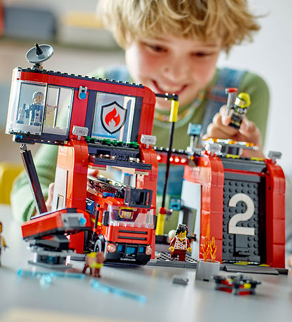 LEGO® City - Brandstation Med Brandbil 60414 - 843 Dele