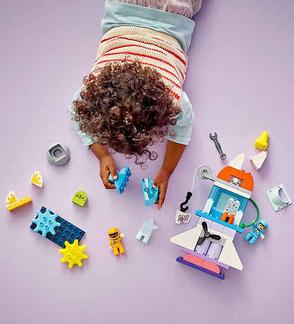 LEGO® DUPLO - 3-i-1-Eventyr Med Rumfærge 10422 - 58 Dele