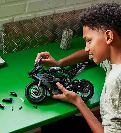 LEGO Technic - Kawasaki Ninja H2R-Motorcykel 42170 - 643 Dele