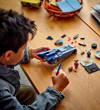LEGO® Batman - Batman Og Batmobile Mod Harle... 76274 - 435 Dele