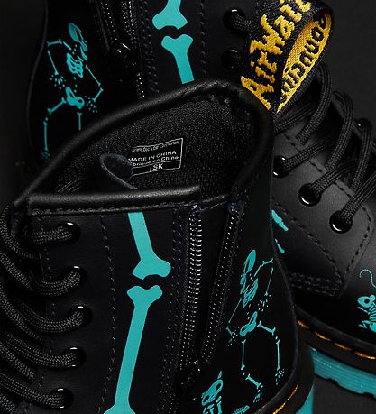 Dr. Martens Stvler - Skelly Print Hydro