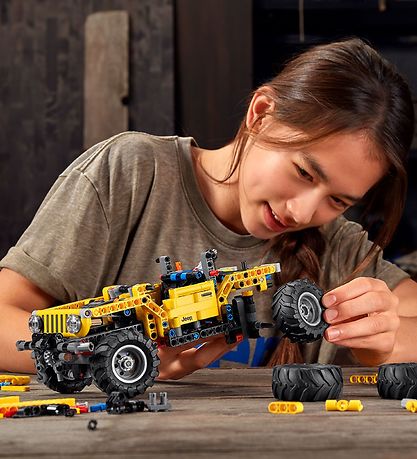LEGO Technic - Jeep Wrangler 42122 - 665 Dele