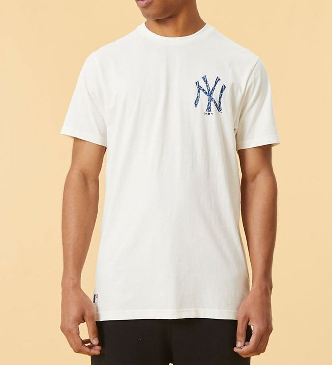 Image of New Era T-shirt - New York Yankees - Off-white - XS - Xtra Small - New Era T-Shirt (251662-2861030)