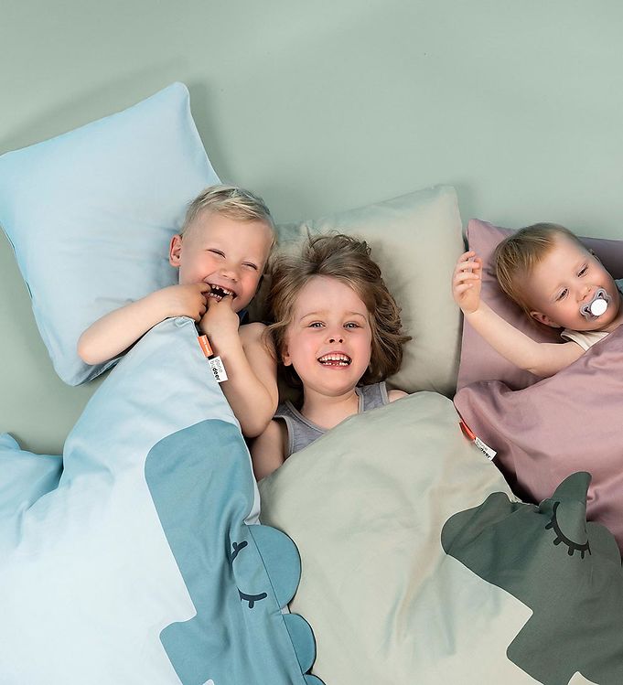 cement høflighed midt i intetsteds Done by Deer Sengetøj - Baby - Croco Blue » Altid fri fragt i DK