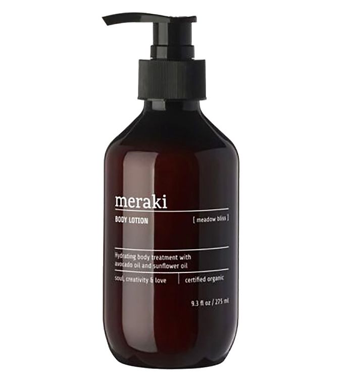 Forkæl din hud med Meraki Meadow Bliss Body Lotion 275 ml, der tilbyder dybdegående fugt og en let, delikat duft af blomsterenge. Denne nærende lotion trænger hurtigt ind i huden, hvilket gør den perfekt til daglig brug. Den beriger din hud med naturlige ingredienser, der efterlader den silkeblød og velplejet. Påfør lotionen efter badet eller når som helst din hud har brug for ekstra pleje. Forvandl din hudplejerutine til en sanselig oplevelse med Meadow Bliss.

- Dybdegående fugtighedsgivende
- Let og delikat duft
- Hurtigt absorberende
- Naturlige ingredienser
- Efterlader huden silkeblød
- Ideel til daglig brug