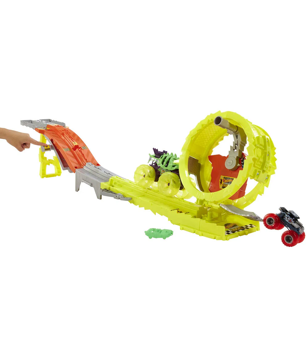Hot Wheels Bilbane - Monster Trucks Charge & Chase Challenge