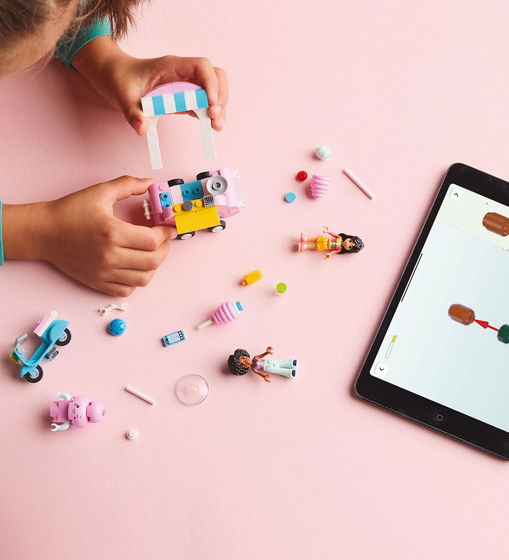LEGO® Friends - Candyfloss-bod og Scooter 42643 - 110 Dele