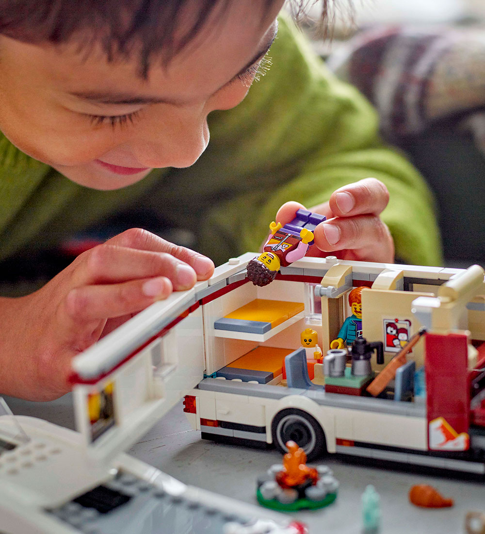 LEGO® City - Ferie-Eventyr i Autocamper 60454 - 385 Dele