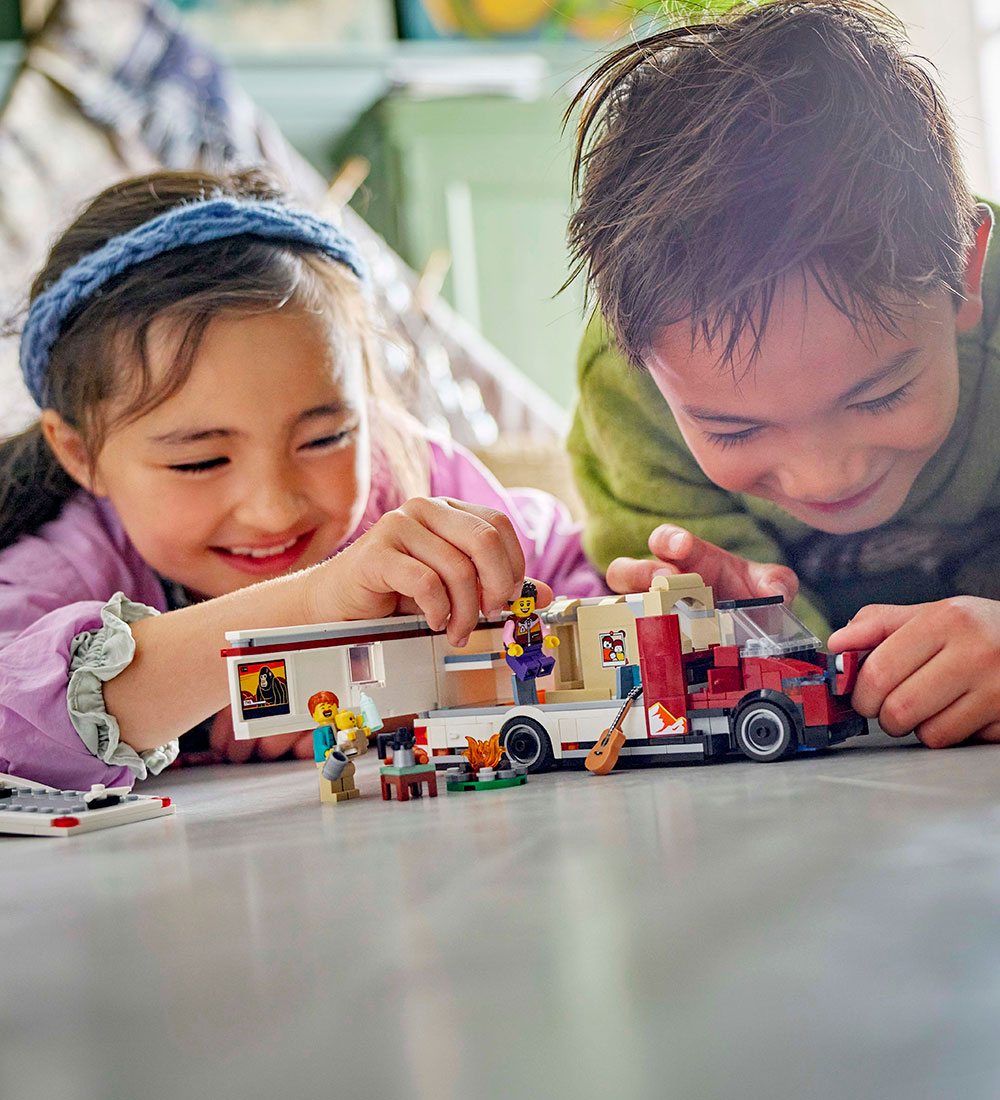 LEGO® City - Ferie-Eventyr i Autocamper 60454 - 385 Dele
