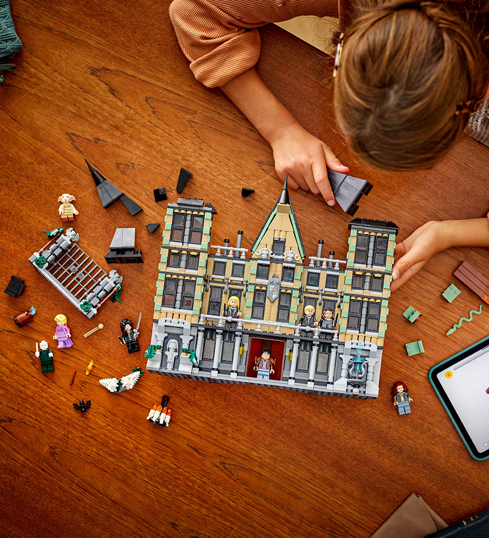 LEGO® Harry Potter - Malfoy-familiens Herregård 76453 - 1601 Del