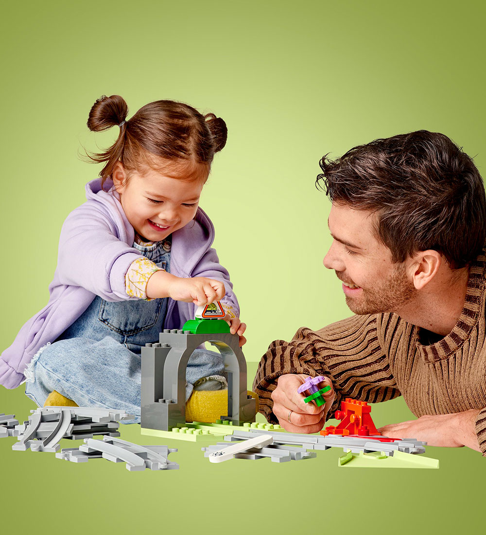 LEGO® DUPLO - Togtunnel Og Spor Udvidelsessæt 10425 - 20 Dele