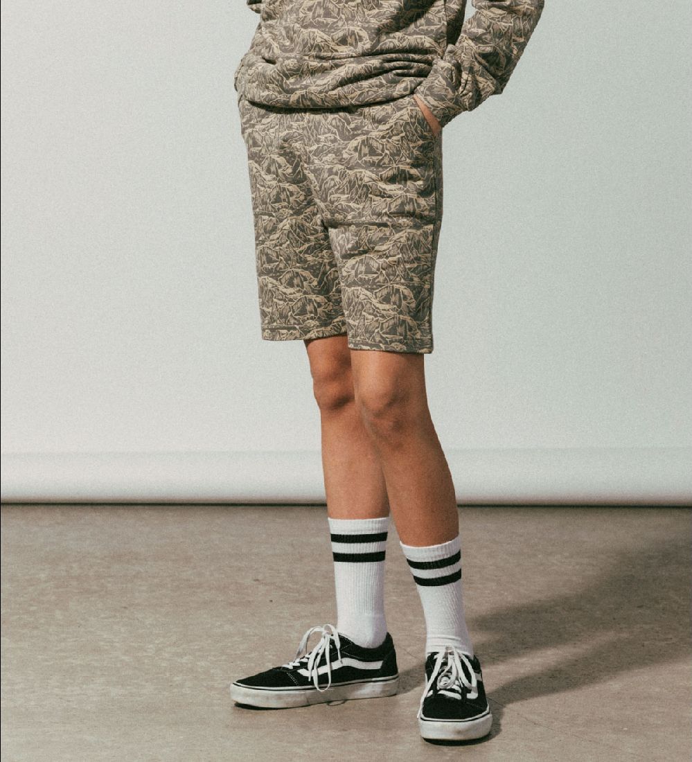 Cost:Bart Sweatshorts - CBRasmus - Sedona Sage m. Bjerge