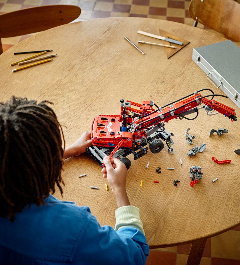 LEGO Technic - Materialehndteringsmaskine 42144 - 835 Dele