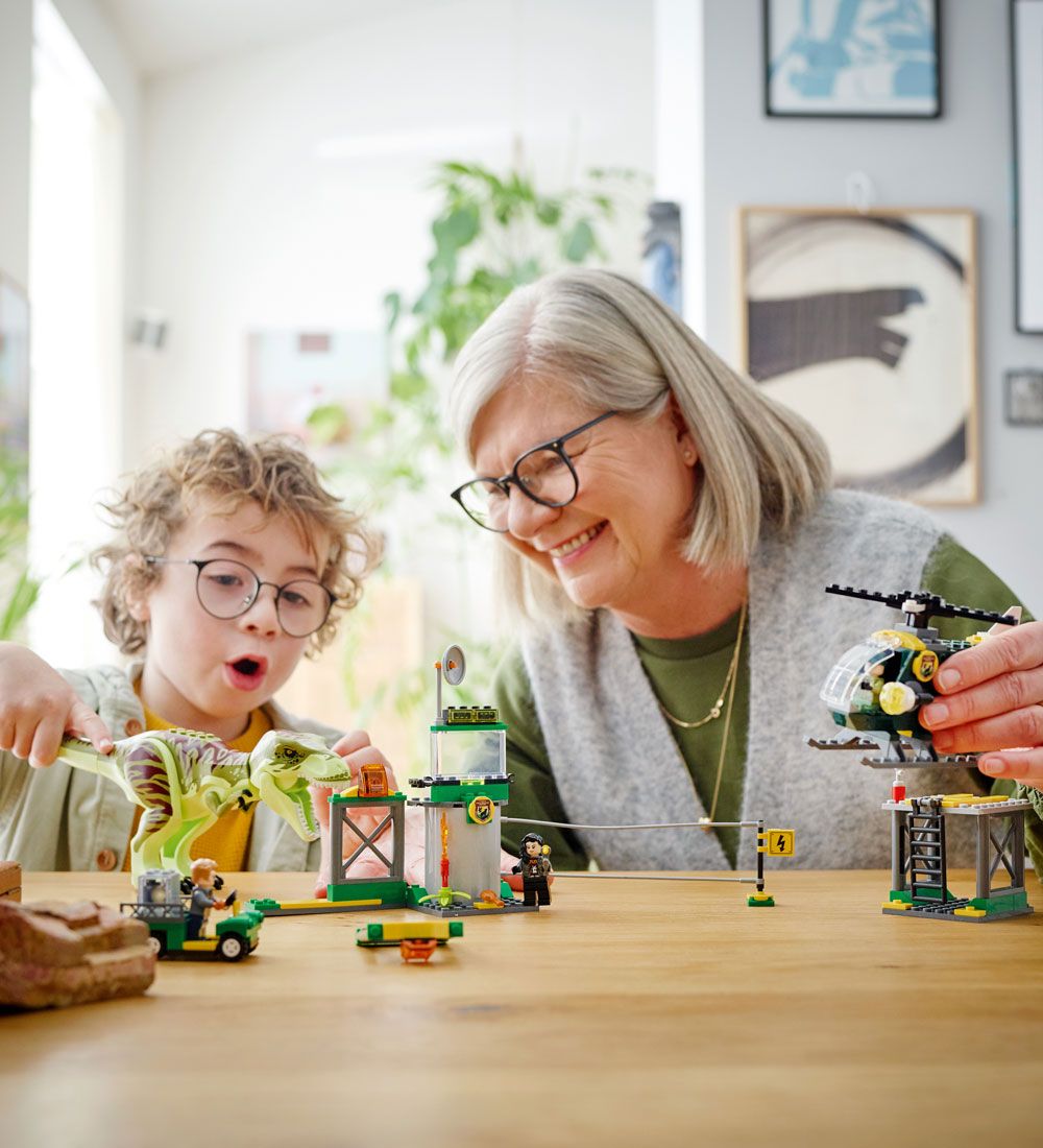 LEGO® Jurassic World - T. Rex På Dinosaurflugt 76944 - 140 Dele