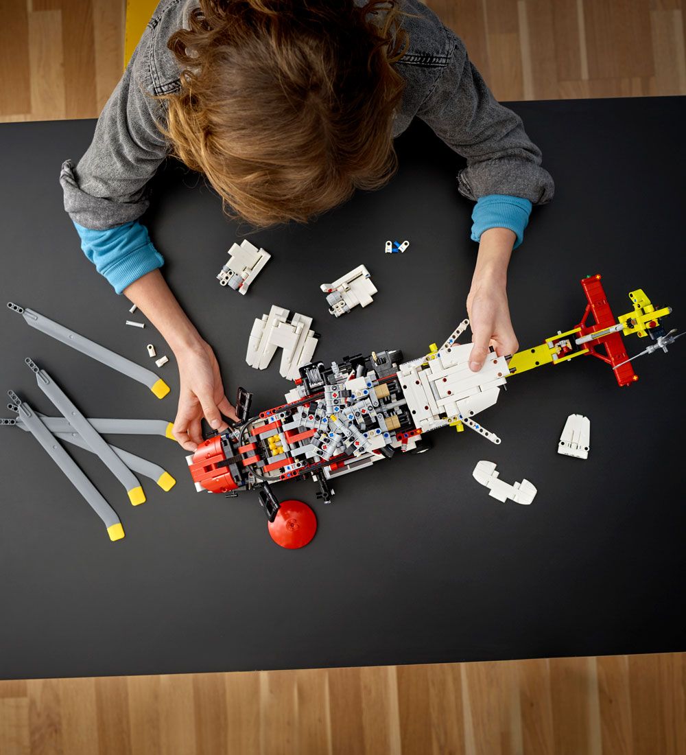 LEGO® Technic - Airbus H175 Redningshelikopter 42145 - 2001 Dele