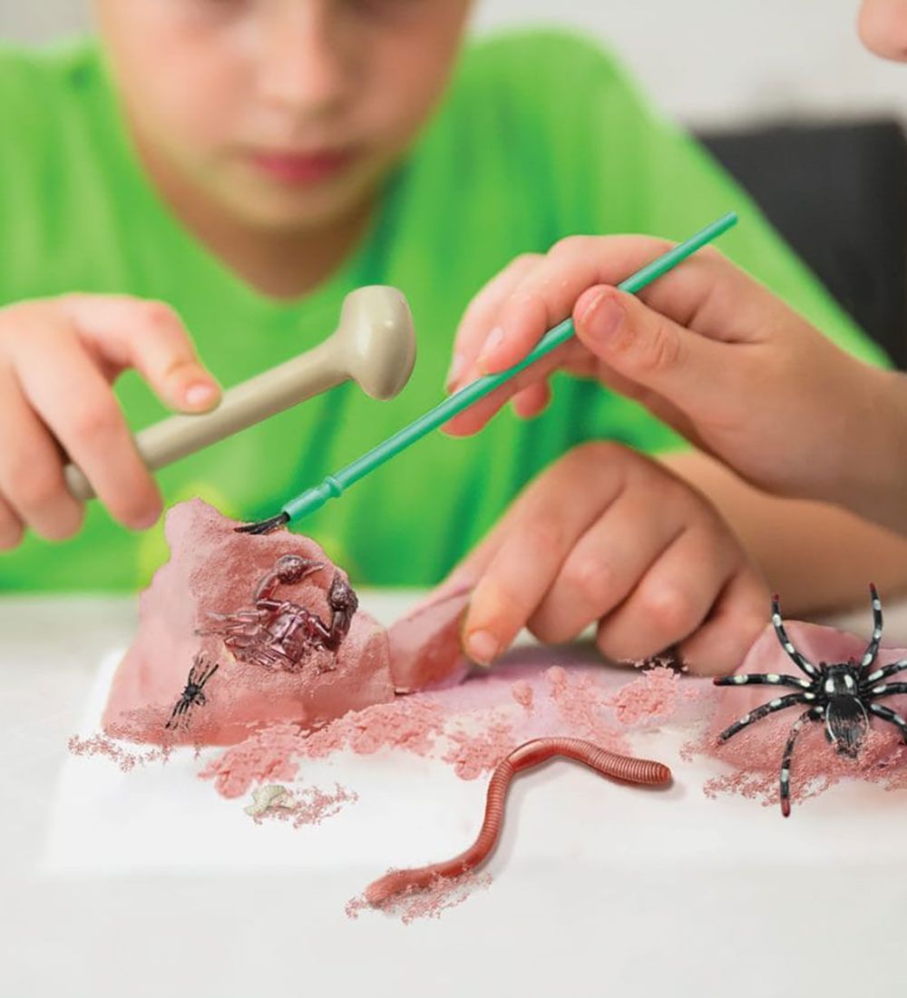 4M Grave-sæt - KidzLabs - Uhyggelig Krybende Grave-Sæt