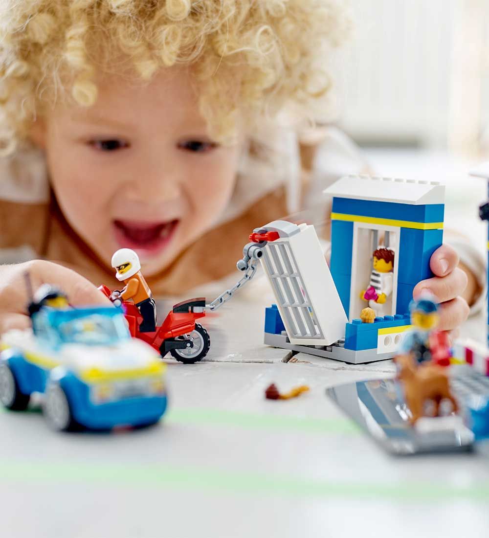 LEGO® City - Skurkejagt ved Politistationen 60370 - 172 Dele