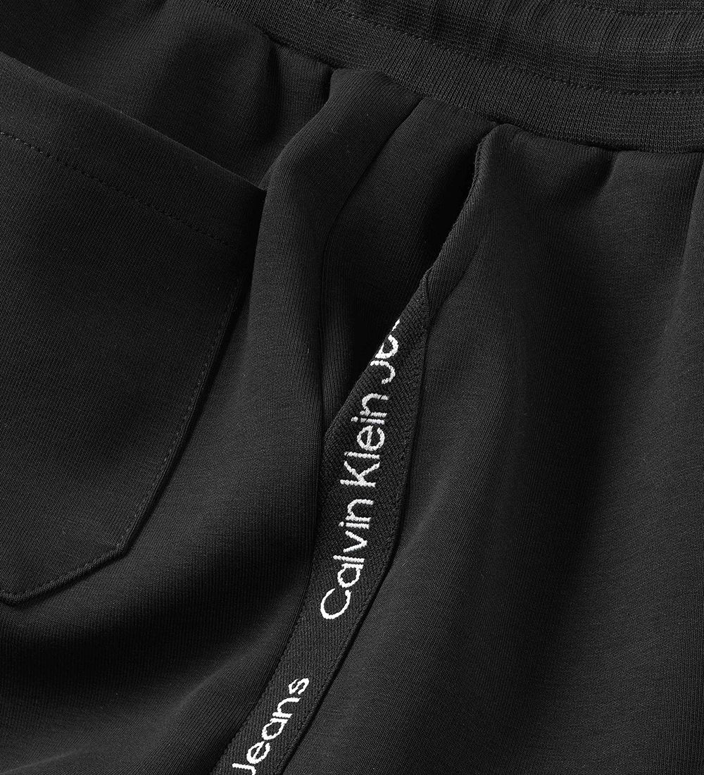 Calvin Klein Sweatshorts - Logo Tape Jogger - Sort