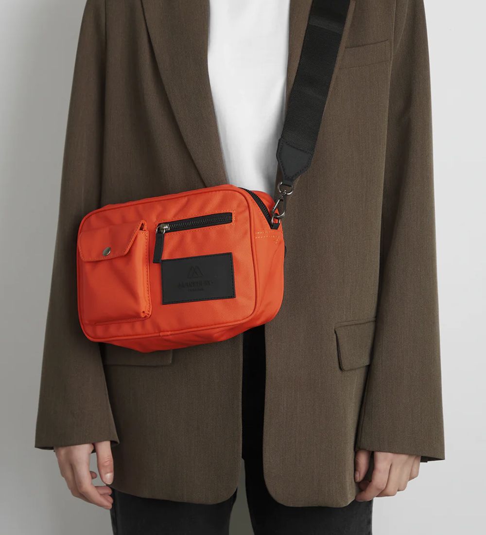Markberg Skuldertaske - Darla Recycled - Grenadine/Black