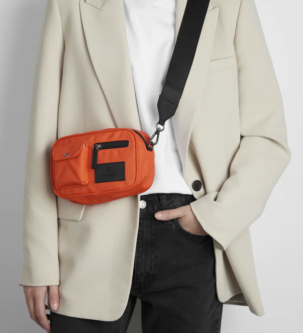 Markberg Skuldertaske - Darla Small - Recycled - Grenadine/Black