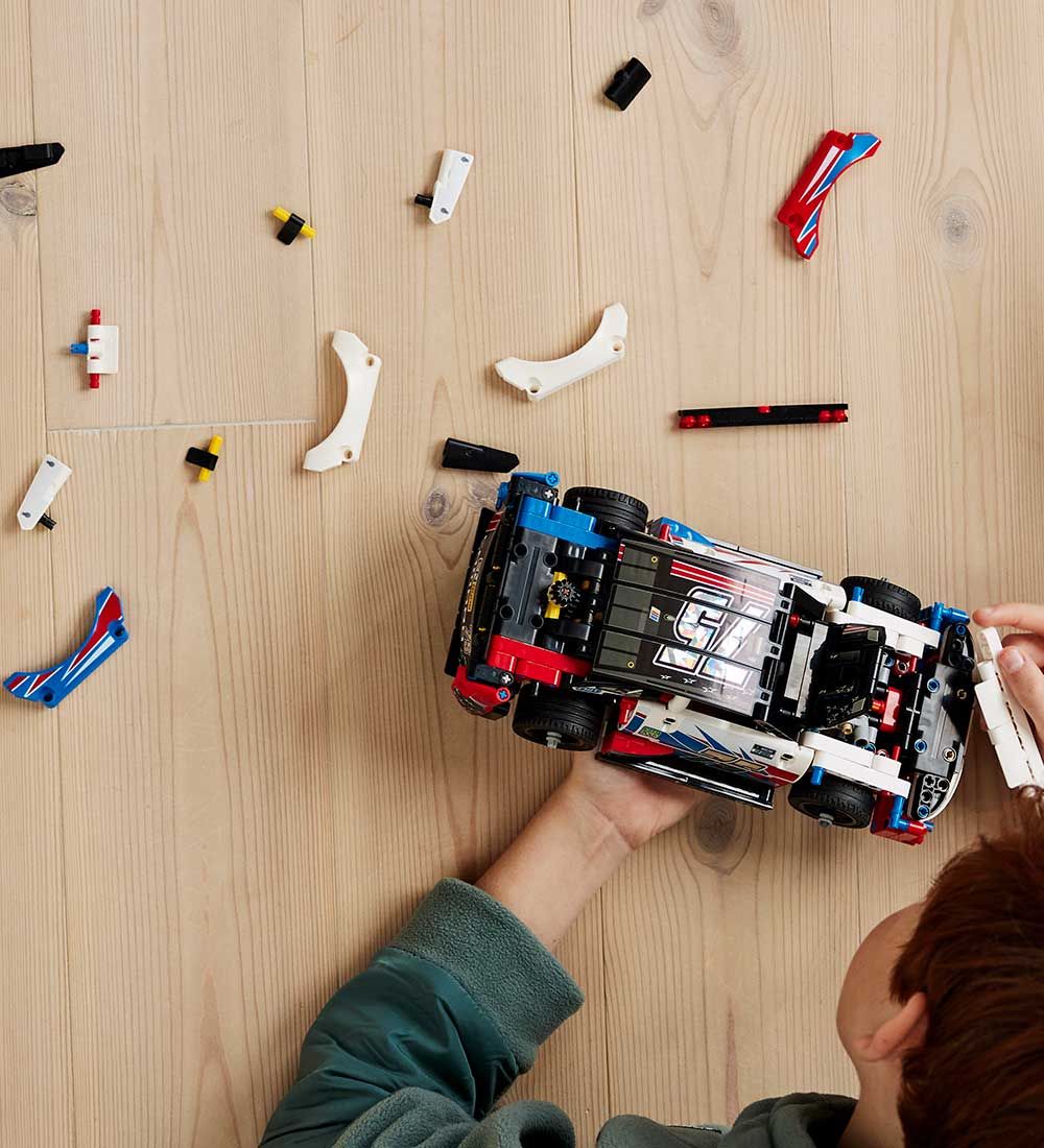 LEGO® Technic - NASCAR Next Gen Chevrolet Camaro ZL1 42153 - 672