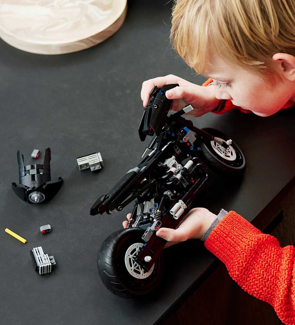 LEGO® Technic - THE BATMAN - BATCYCLE 42155 - 641 Dele