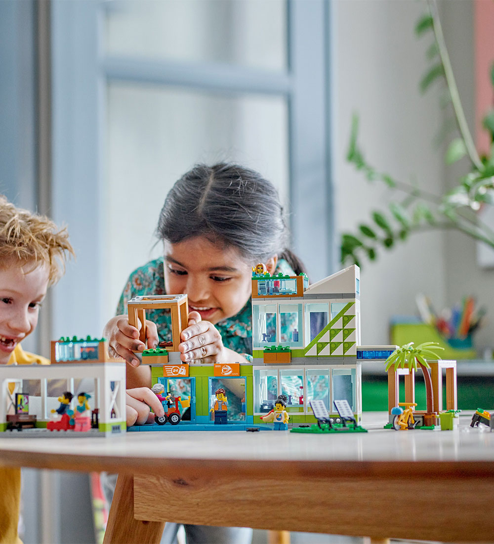 LEGO® City - Højhus 60365 - 688 Dele